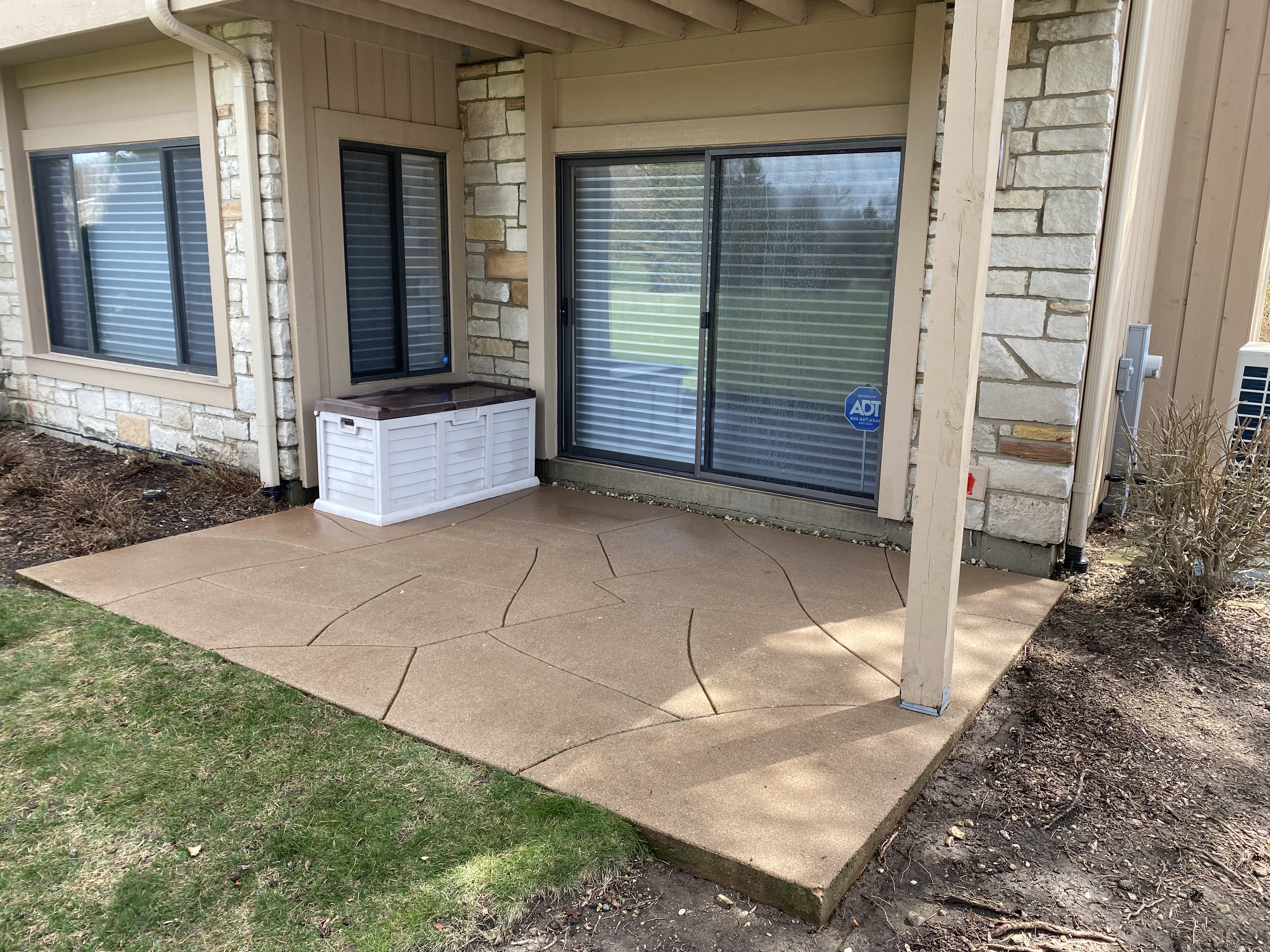 Concrete Pad Pressure Washing in Deer Park, IL Thumbnail
